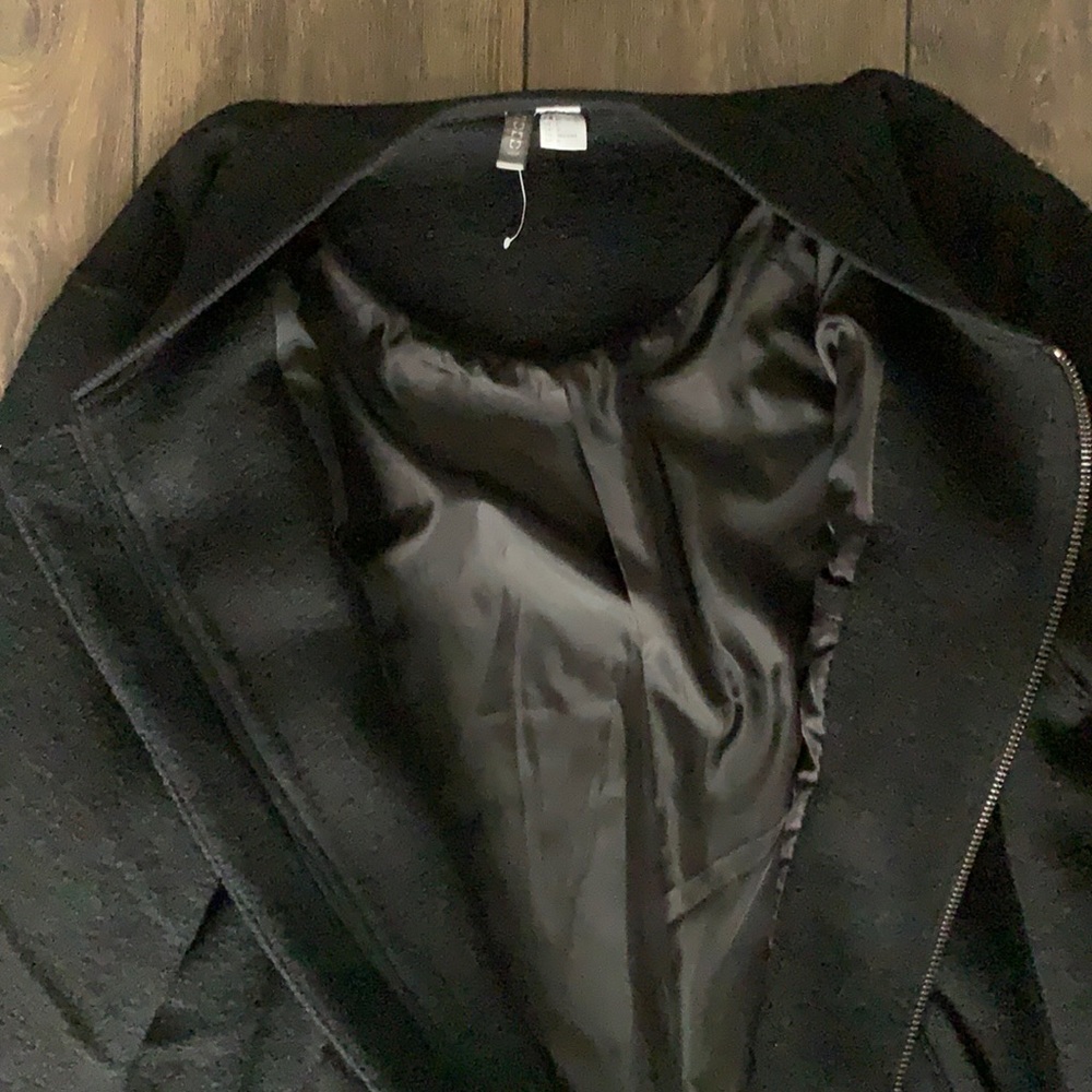 Black coat - Picture 2 of 2